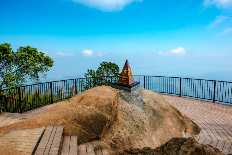 Núi Bà Đen ngọn núi cao nhất ở Đông Nam Bộ