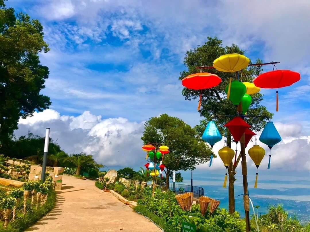 Núi Bà Đen ngọn núi cao nhất ở Đông Nam Bộ