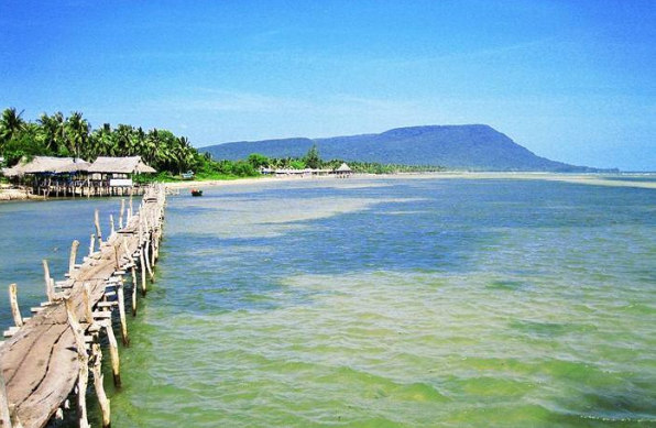 Đảo Bà Lụa  được mệnh danh là "Tiểu Hạ Long" của phương Nam