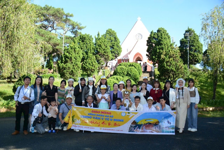 Chinh Phục Con Đường Hoa Và Biển Cùng Đoàn Trung Tâm Y Tế TT U Minh