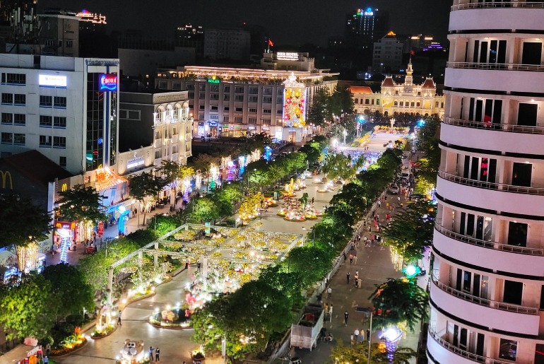 Phố đi bộ Nguyễn Huệ – Điểm đến thú vị giữa lòng Sài Gòn