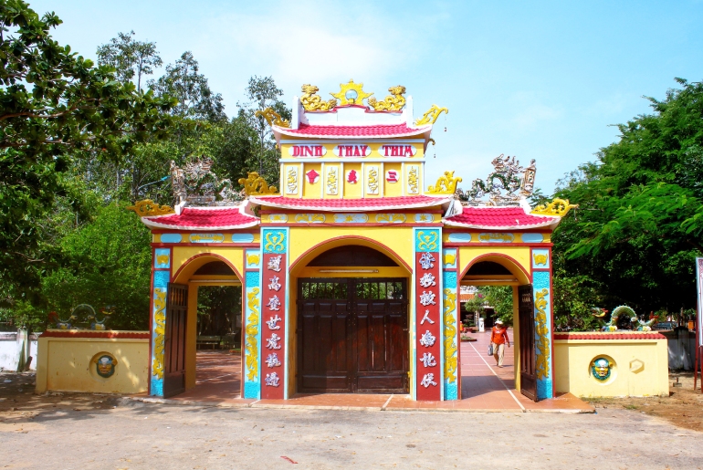 Tour du lịch Hành Hương Núi Chứa Chan - Dinh Thầy Thím 1 ngày