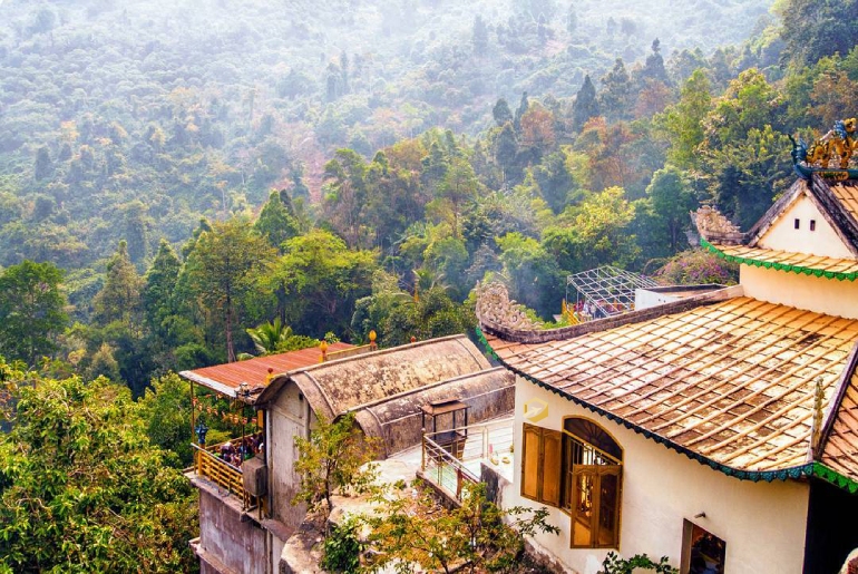 Tour du lịch Hành Hương Núi Chứa Chan - Dinh Thầy Thím 1 ngày