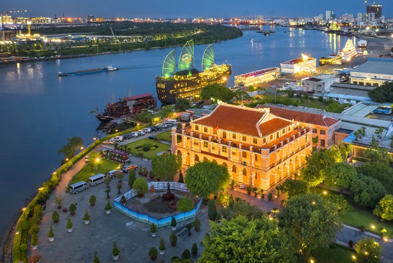 Tour du lịch Waterbus – Nhà Thờ Đức Bà - Dinh Độc Lập 1 ngày